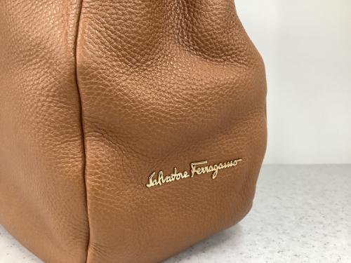 Salvatotore Ferragamoのブランド 大阪