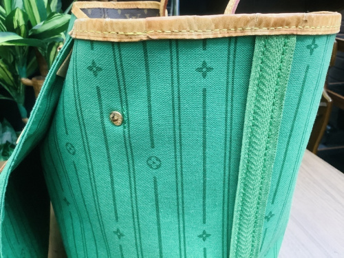 LOUIS VUITTON　八尾