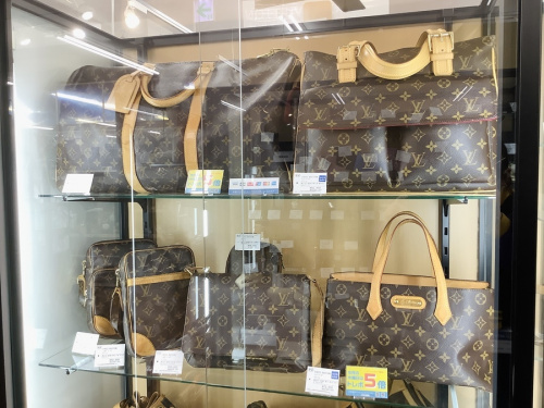LOUIS VUITTON 八尾