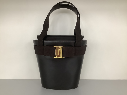 Salvatotore Ferragamoのブランド 大阪