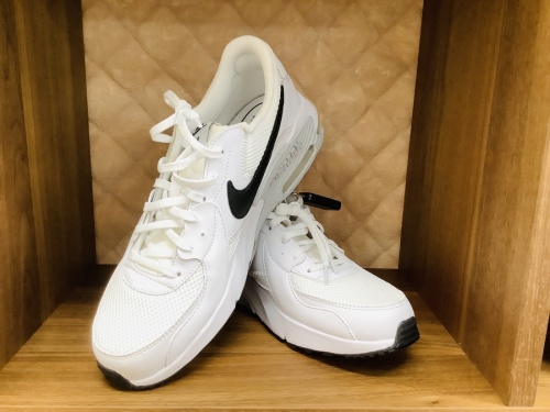 Nike(ナイキ)のadidas(アディダス)