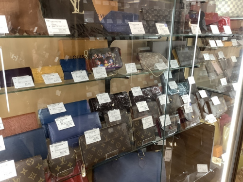 LOUIS VUITTON 八尾