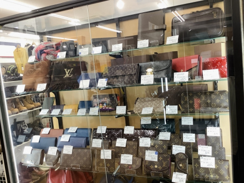 LOUIS VUITTON 八尾