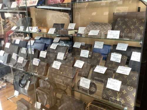 LOUIS VUITTON 八尾