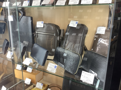 LOUIS VUITTON 八尾