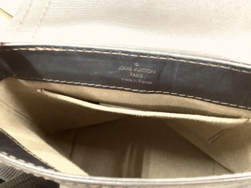 LOUIS VUITTON 八尾