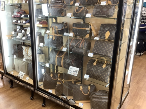 LOUIS VUITTON 八尾