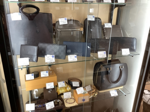 LOUIS VUITTON 八尾