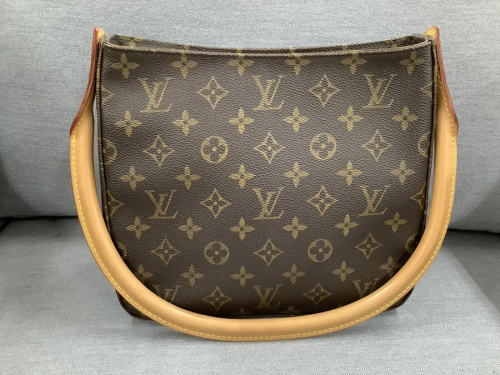 LOUIS VUITTON 八尾