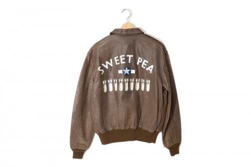 フライトジャケットのAVIREX