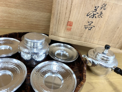 錫半の花瓶