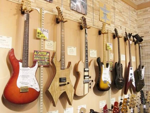 変形ギターの王道、モッキンバード〜B.C.Rich MKB-1600〜｜2015