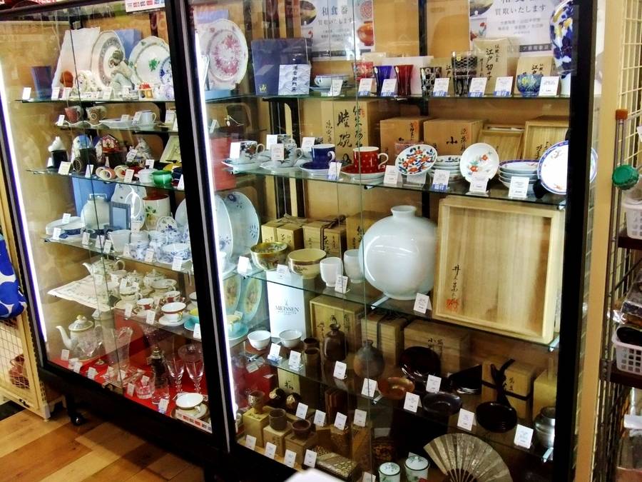 薩摩焼茶碗 磯御庭窯 岩石作 白薩摩錦手隆陶画買取入荷です