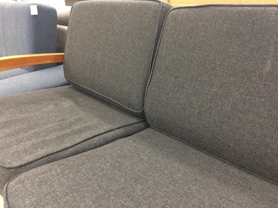 SCANTEAK（スキャンティーク）の2人掛けソファーを入荷いたしました