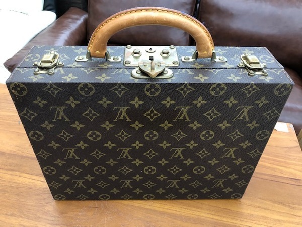 LOUIS VUITTON(ルイ ヴィトン)のジュエリーケースを展示中 LOUIS VUITTON(ルイ ヴィトン)のジュエリーケースを展示中
