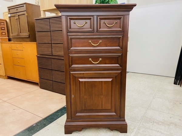 SELVA(セルバ)のサイドチェストが買取入荷しました。4段チェスト 【トレファク岸和田店】。 SELVA(セルバ)のサイドチェストが買取入荷しました。アスプルンド ESストレージ 5段両開きパンチング扉。