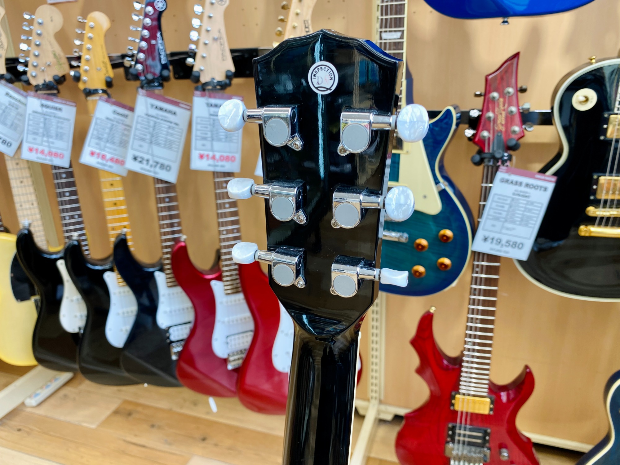 Squier by FENDER アコースティックギター HELLO KITTY BLACKが