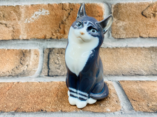 〔値下げ‼〕ロイヤルコペンハーゲン　フィギュリン　雀　美品 ロイヤル・コペンハーゲン イヤーフィギュリン（2001年）「Robin