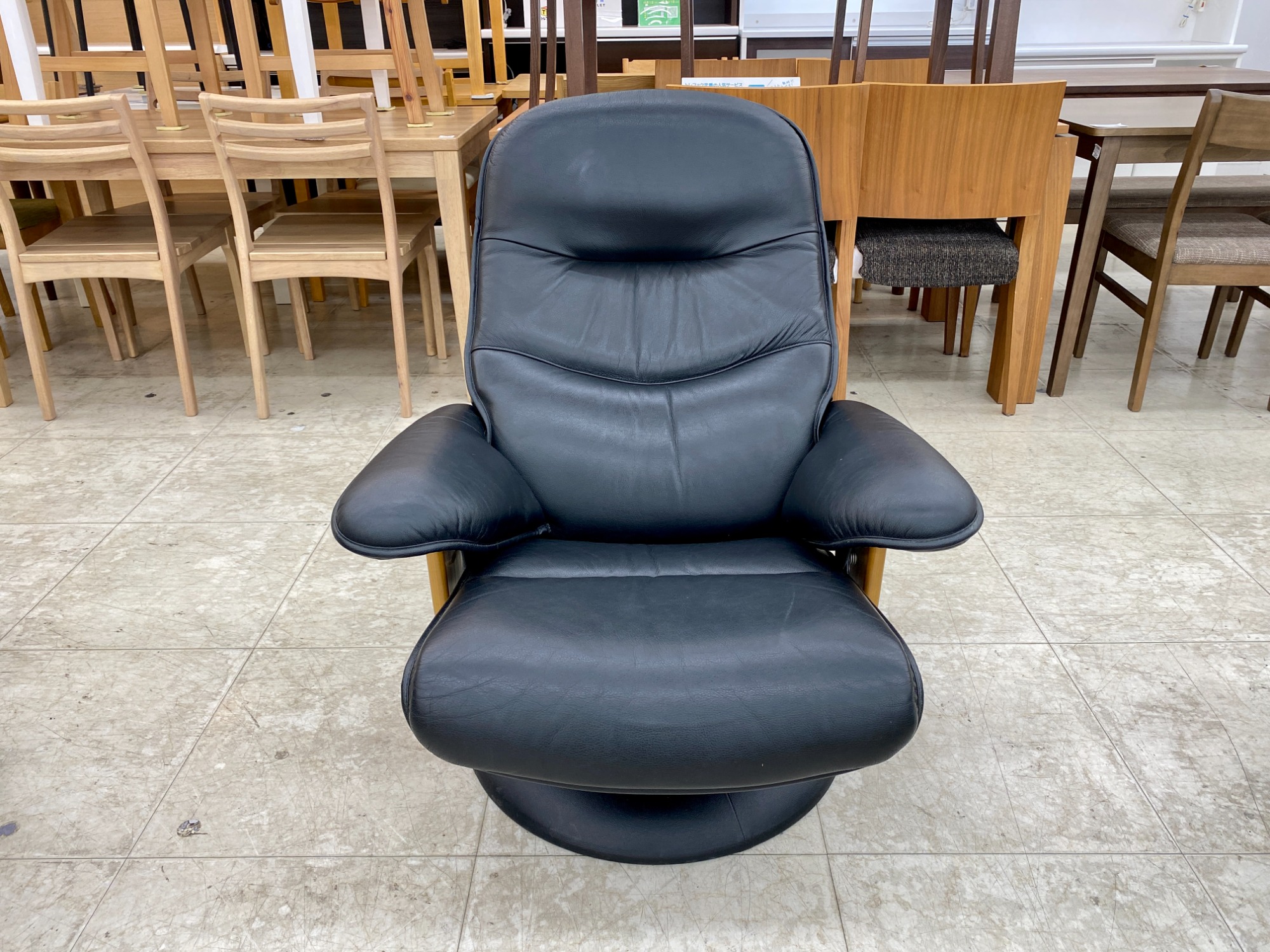 karimoku (カリモク) リクライニングチェアーが買取入荷しました