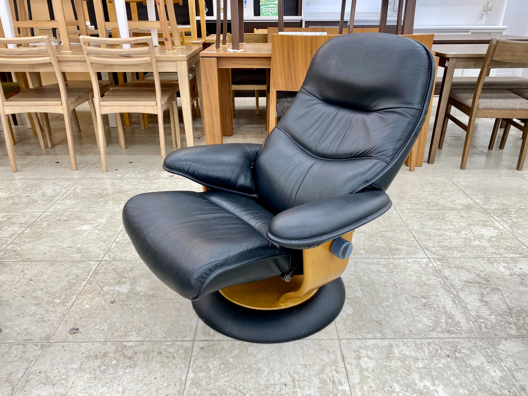 karimoku (カリモク) リクライニングチェアーが買取入荷しました karimoku (カリモク) リクライニングチェアーが買取入荷しました