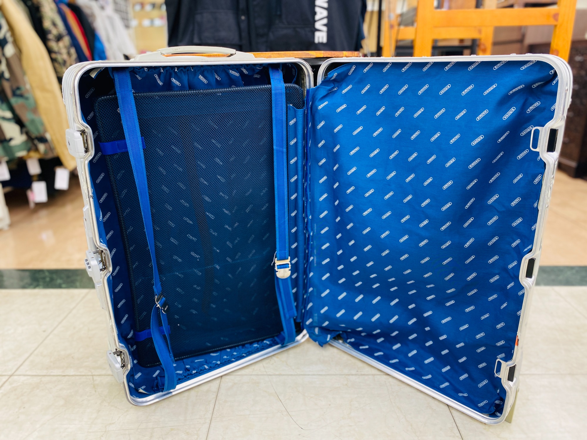 夏休みの旅行やビジネスシーンの必需品！！RIMOWA (リモワ) キャリー