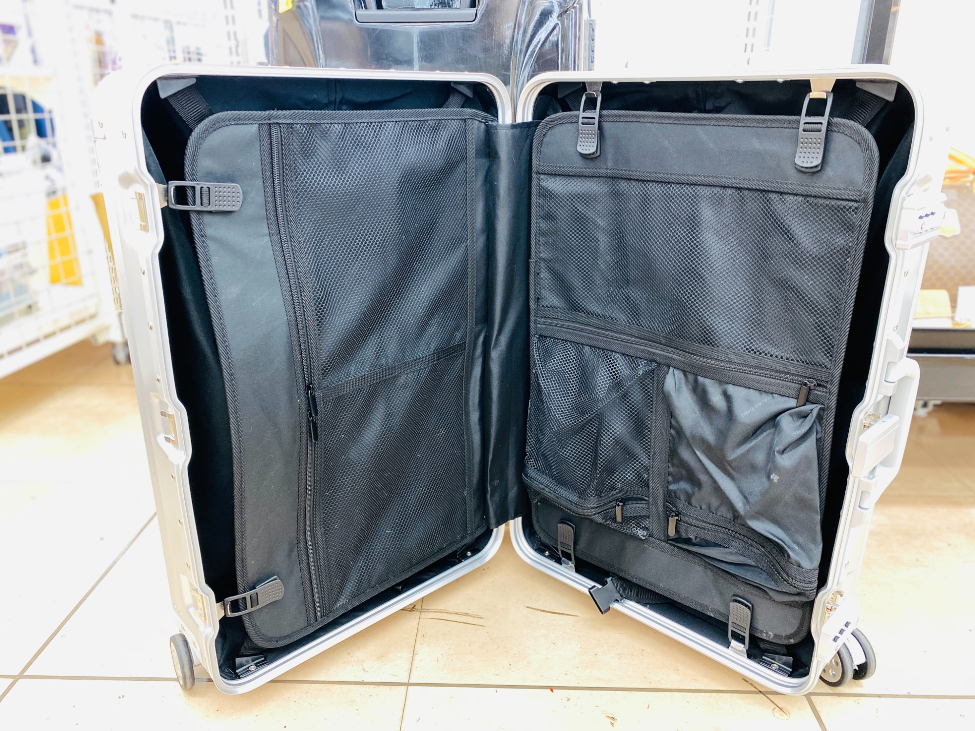 スーツケース　ベンツ　65L Mercedes Benz (メルセデスベンツ) スーツケース 65L 買取入荷しました