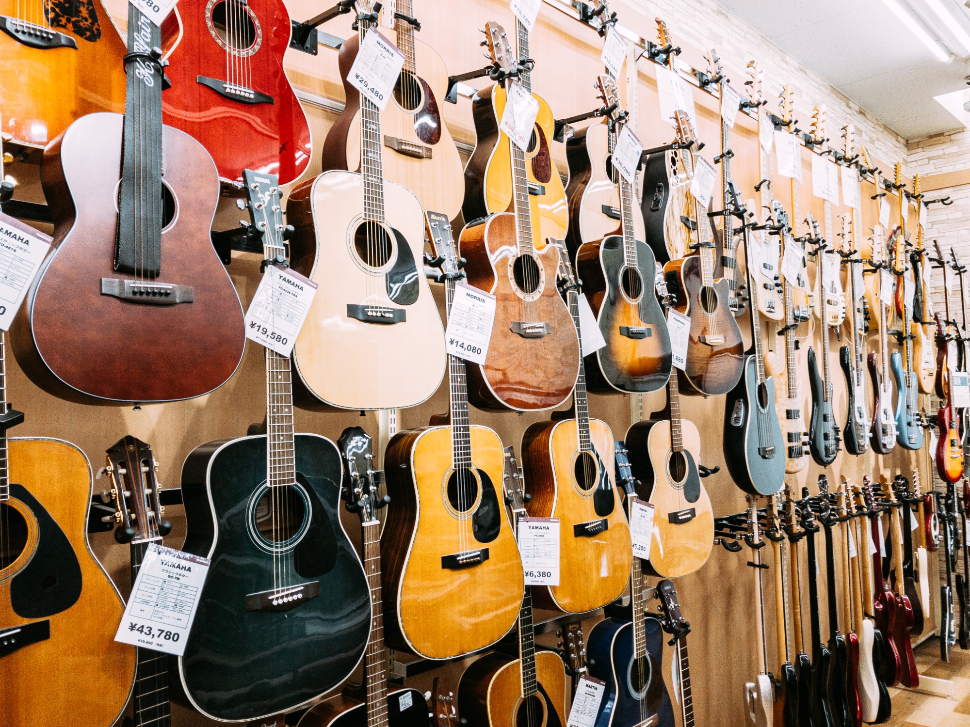 レアモデル入荷！Burns (バーンズ) エレキギター Apache The Shadows