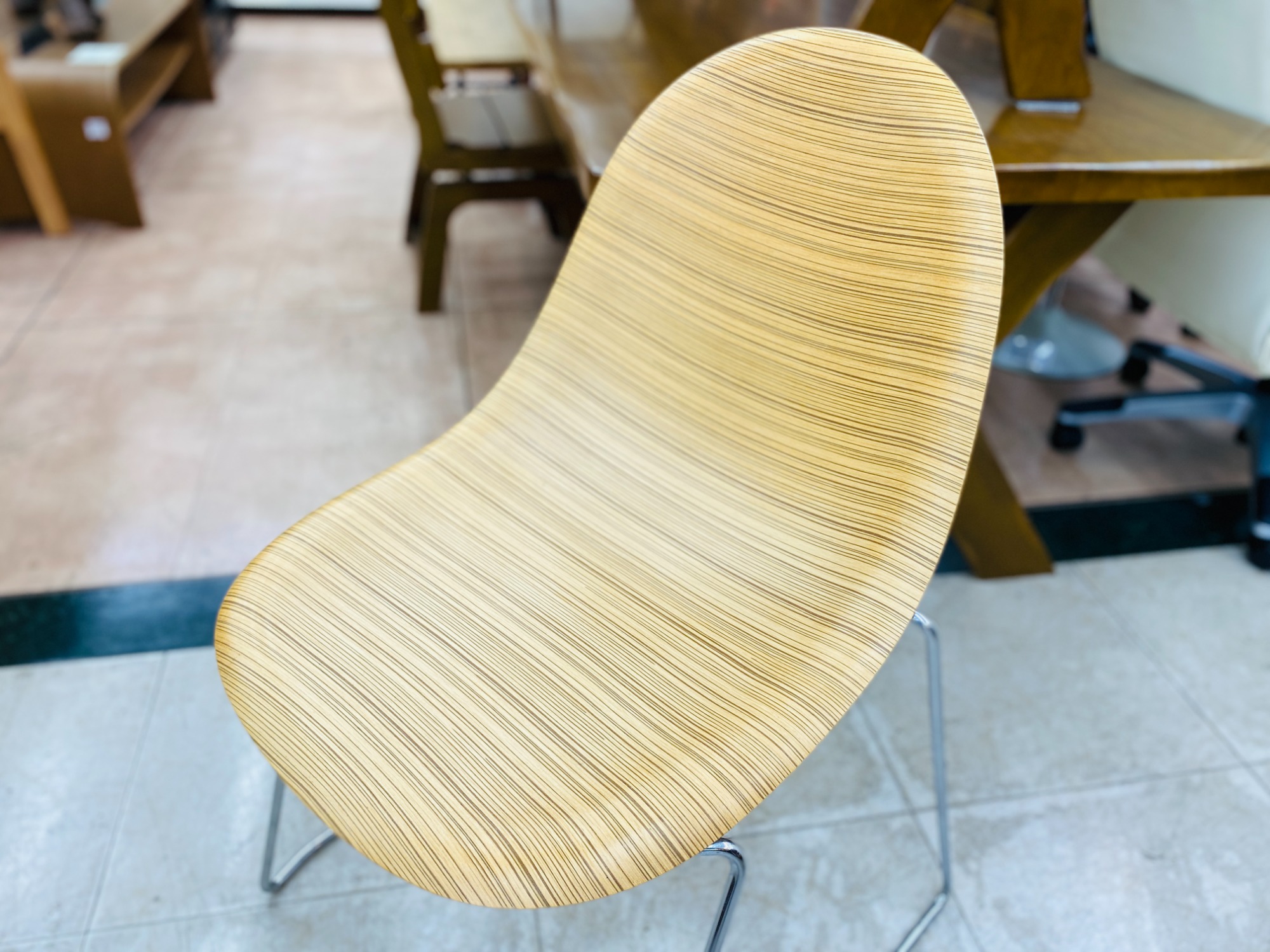 送料込み！イタリア　PLANK プランク　LUNAルナ　チェア　ダイニングチェア PLANK (プランク) イタリア製チェア LUNA 買取入荷しました