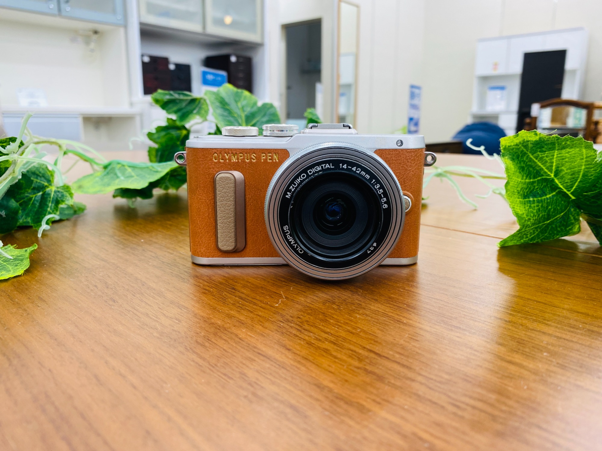 OLYMPUS (オリンパス) ミラーレス一眼カメラ E-PL8 買取入荷しました