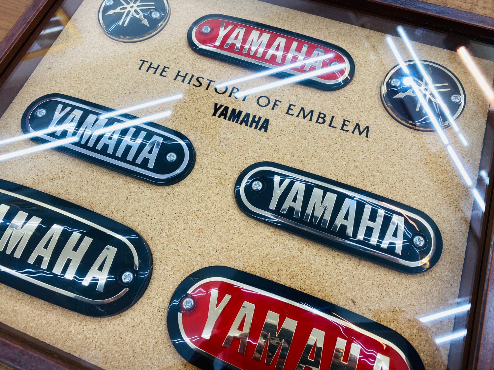 人気の春夏 バイク好き必見！YAMAHAの歴代エンブレムが集結！YAMAHA ギター