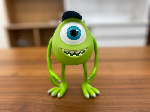 Disney モンスターズ・ユニバーシティ のマイク・ワゾウスキとサリーの