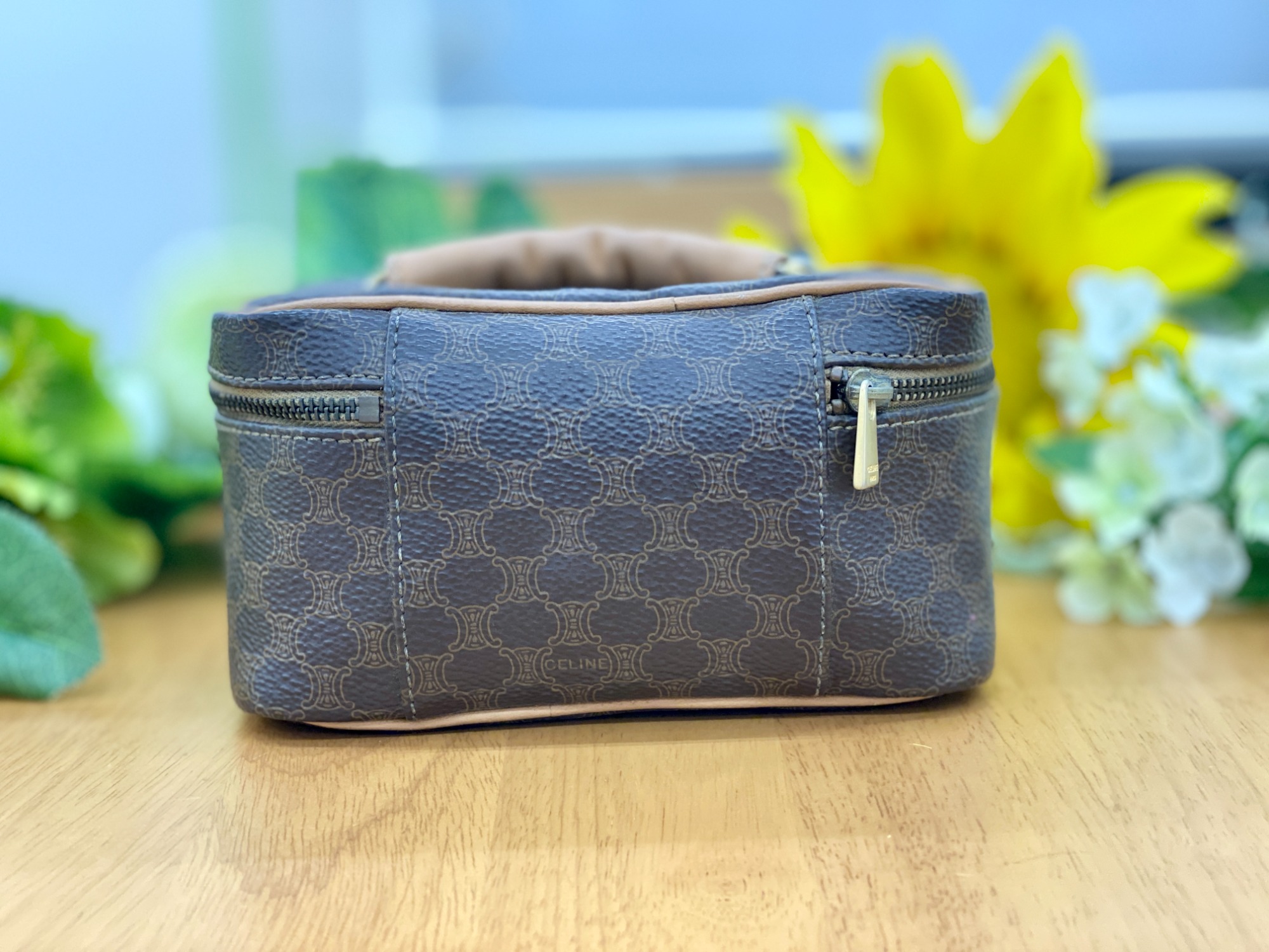 CELINE (セリーヌ) コスメポーチ マカダム が買取入荷いたしました