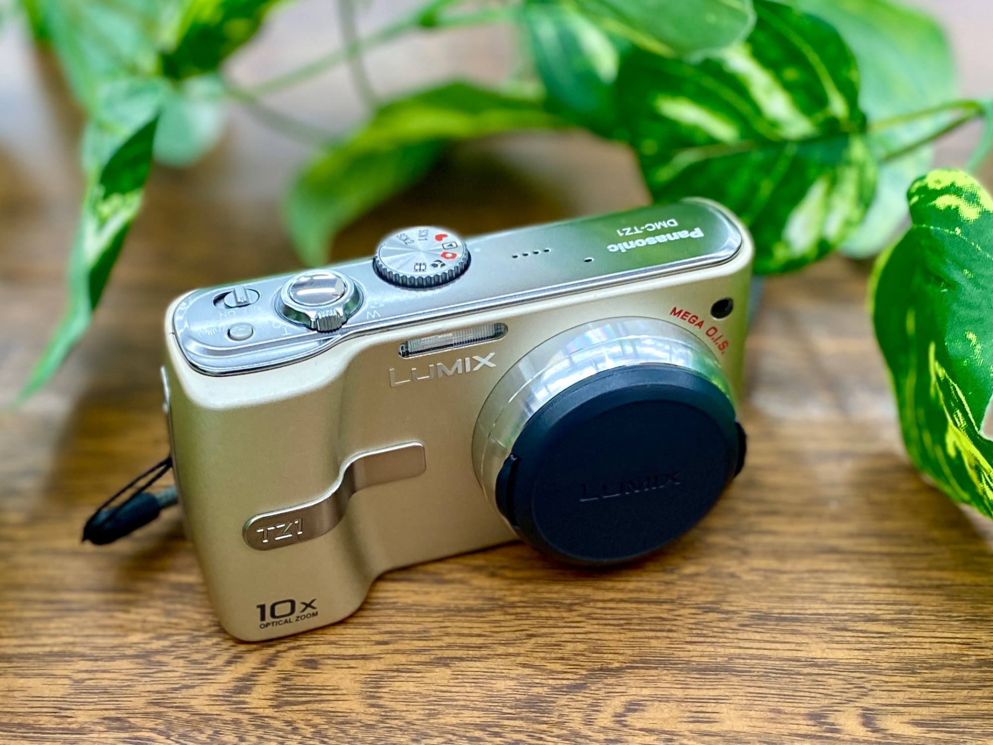 美品 Panasonic LUMIX DMC-TZ1 ゴールド コンデジ Panasonic LUMIX DMC-TZ1 ゴールド コンデジ 美品 Panasonic LUMIX DMC