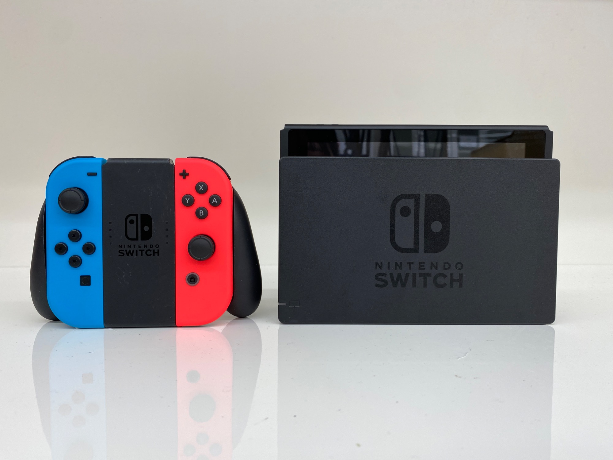 お歳暮・冬ギフト 特集2024 通販  Nintendo(ニンテンドー) Switch HAC-001 が買取入荷いたしました Nintendo Switch