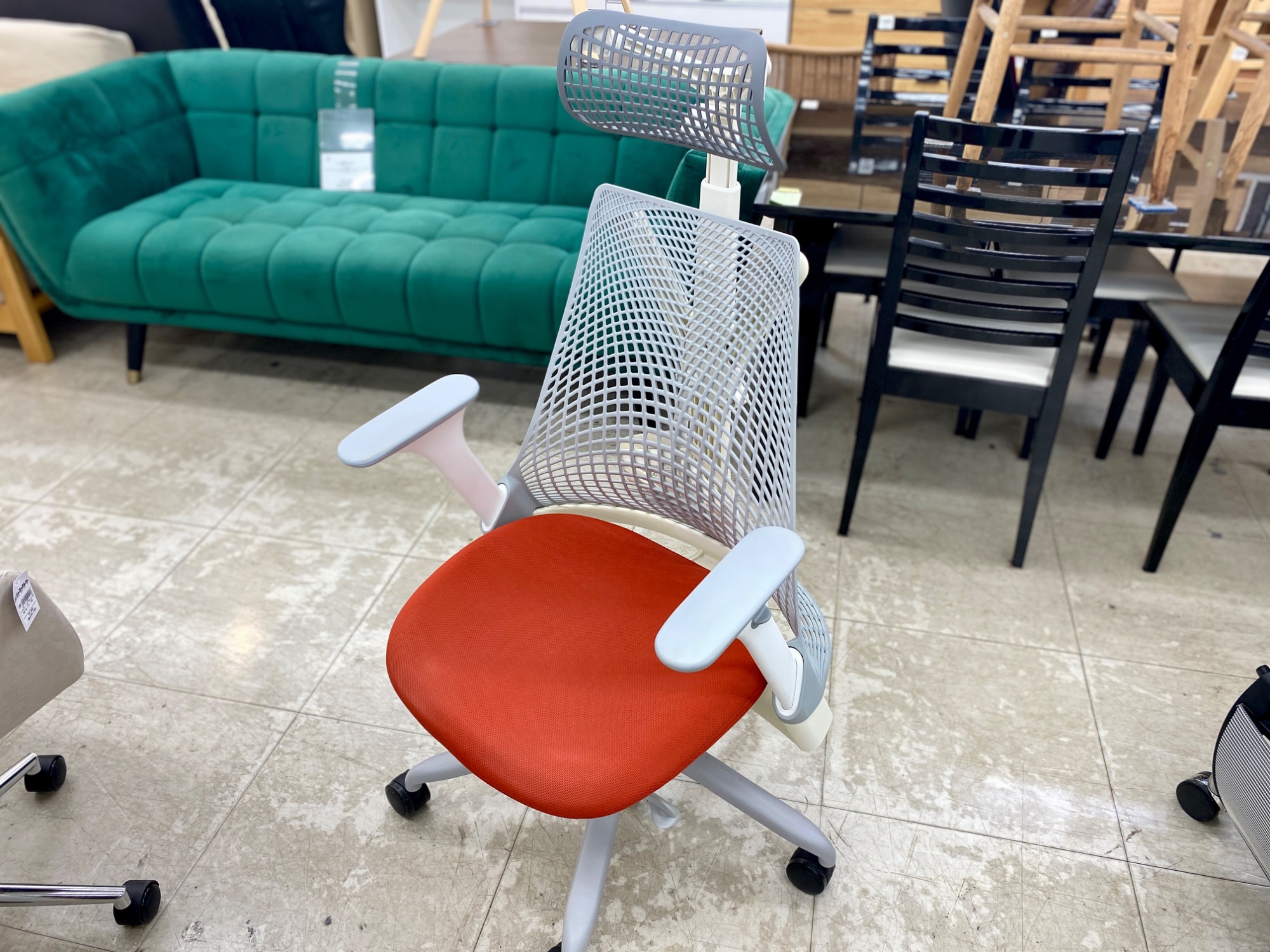 【ホワイト・ピンク】ハーマンミラー　セイルチェア ホワイト・ピンク】ハーマンミラー セイルチェア HermanMiller