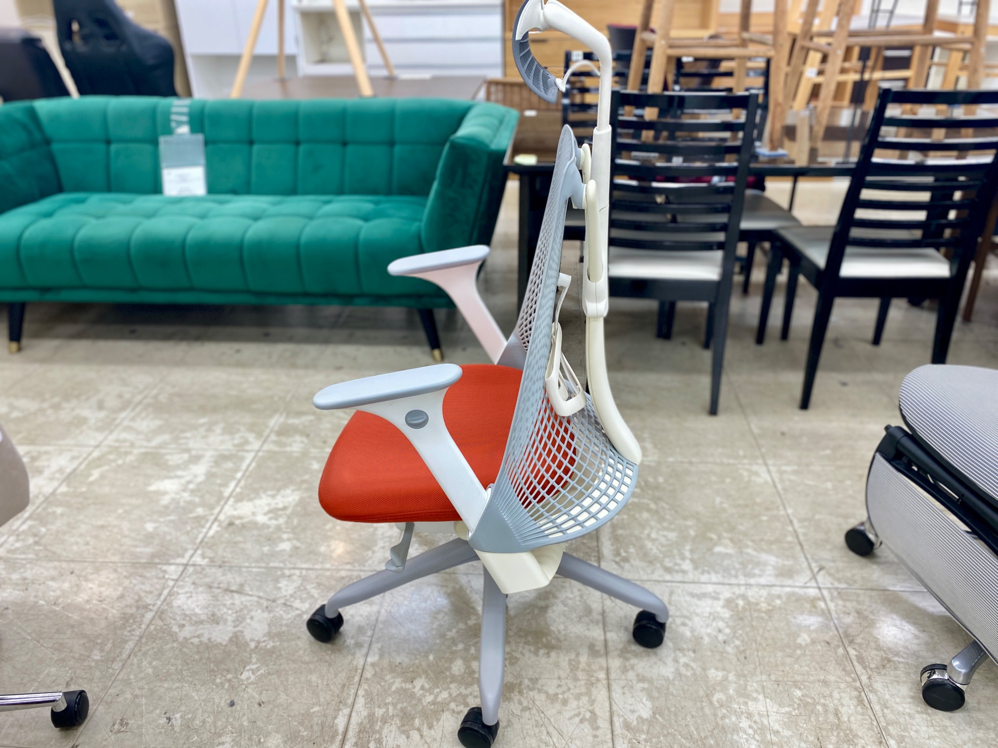 【ホワイト・ピンク】ハーマンミラー　セイルチェア セイルチェア - ホワイトフレーム/ポリッシュドベース