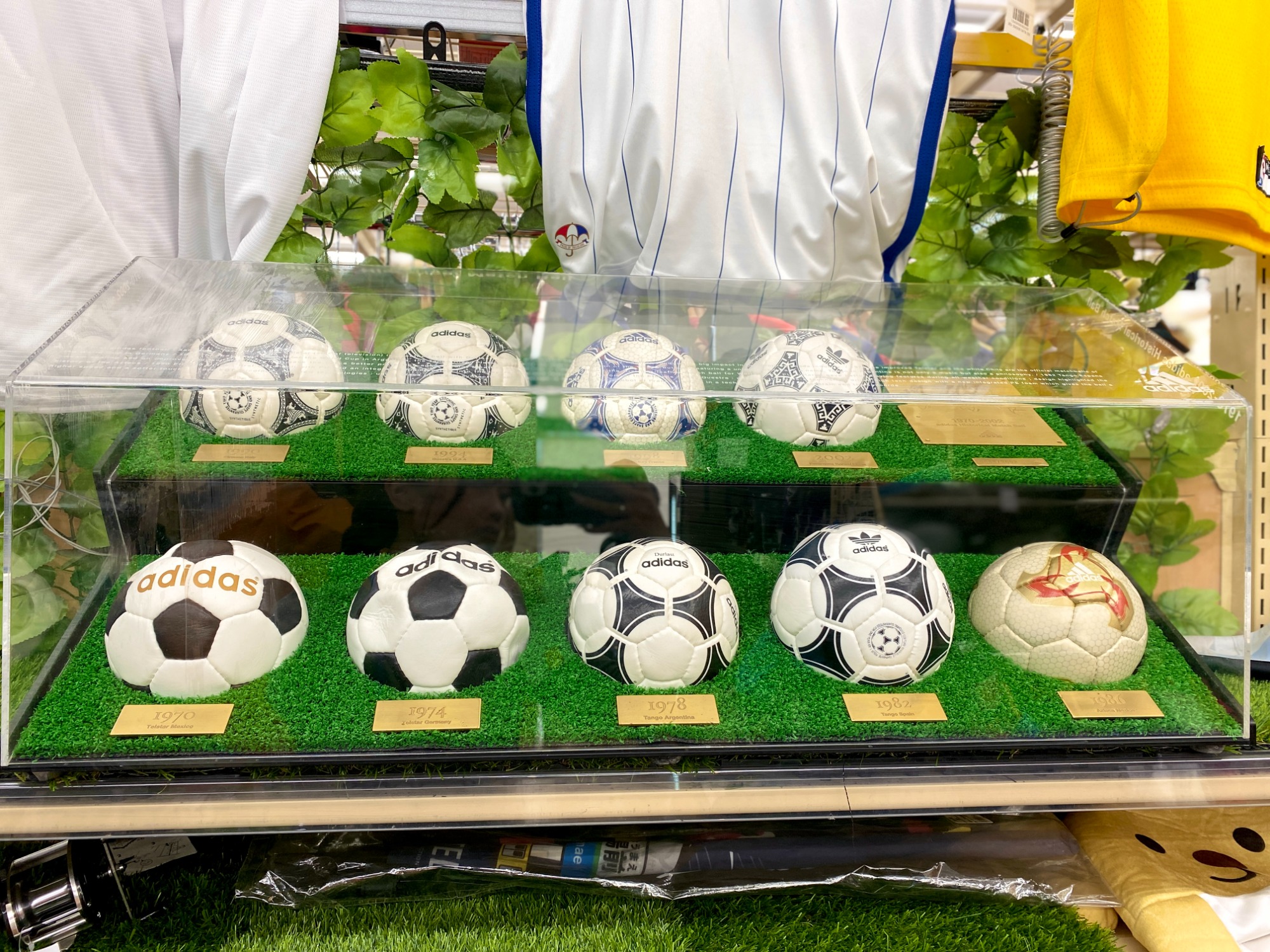 サッカーW杯記念球 2002年日韓W杯ヒストリカルマッチボール1970