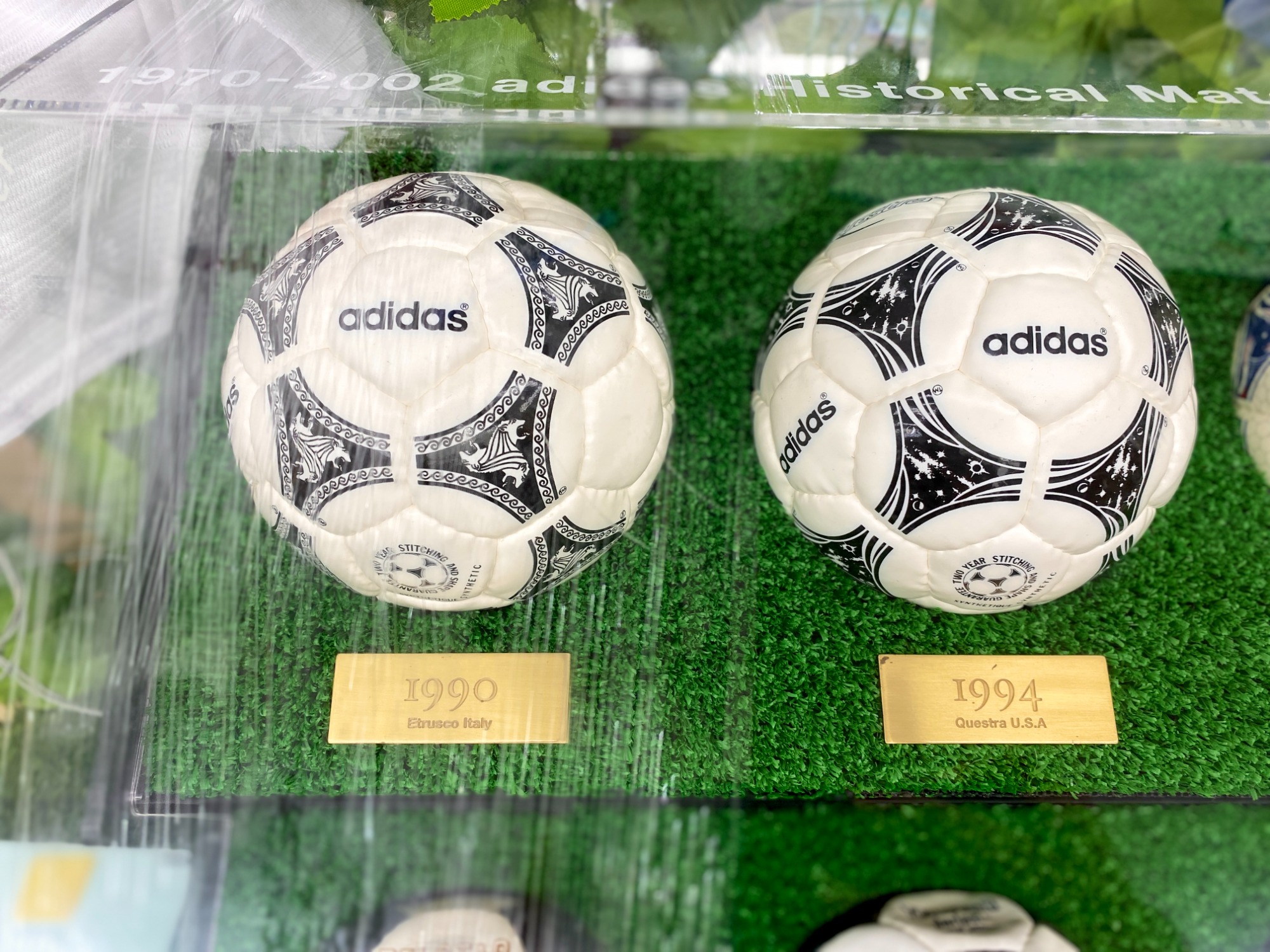 サッカーW杯記念球 2002年日韓W杯ヒストリカルマッチボール1970