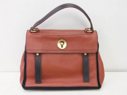 レディースファッションのカジュアルバッグ