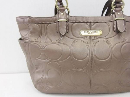 ワンピースのコーチ（COACH）