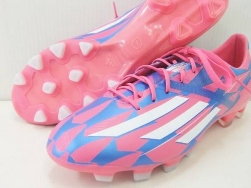 スポーツシューズのアディダス(adidas)
