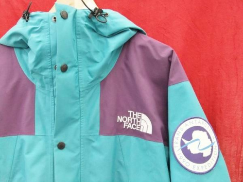 パーカーのアウトドアウェア