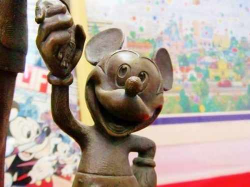 銅像のDisney