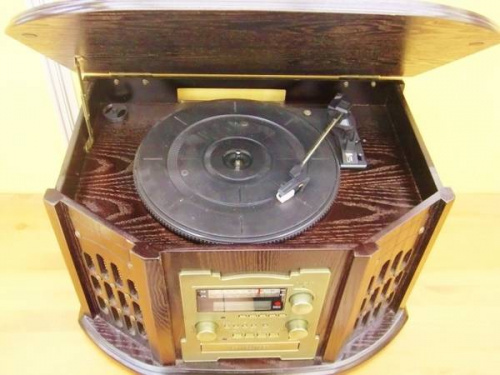 オーディオ機器のレコードプレーヤー