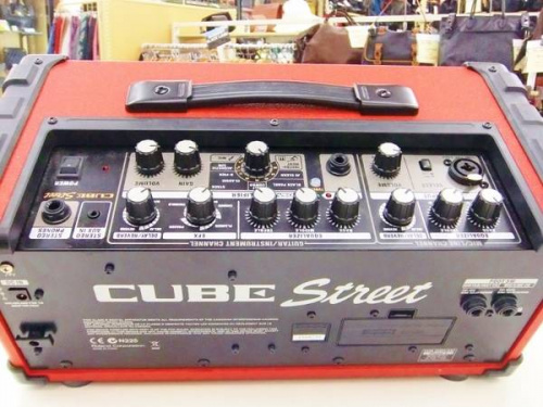 ROLANDのギターアンプ