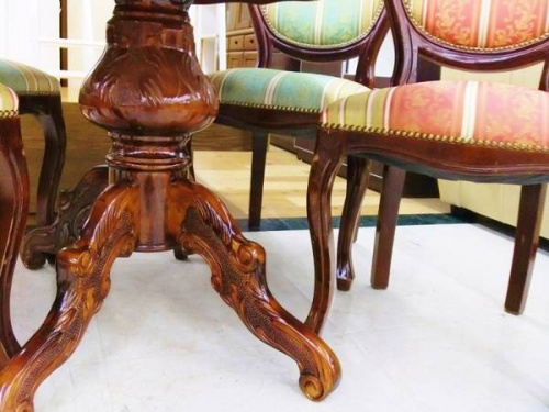 ダイニングセットのロココ