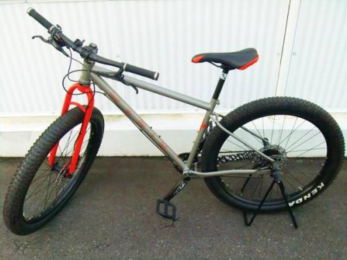 スポーツ用品の自転車