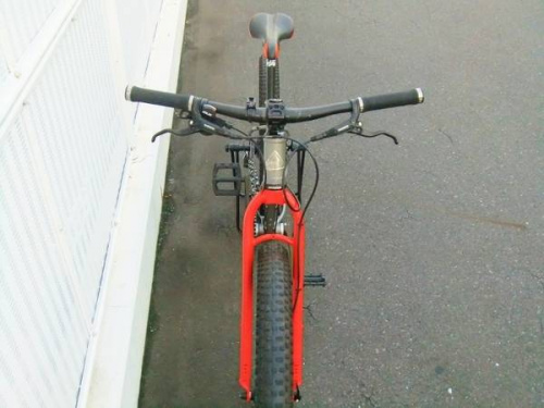 自転車のマウンテンバイク