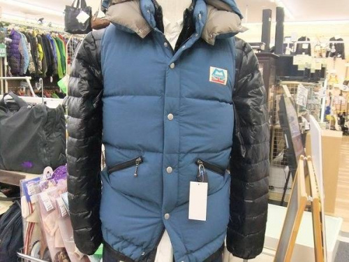 ジャケットのダウンベスト