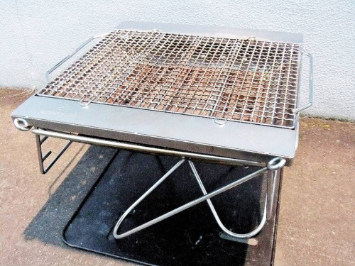 キャンプ用品の焚き火台